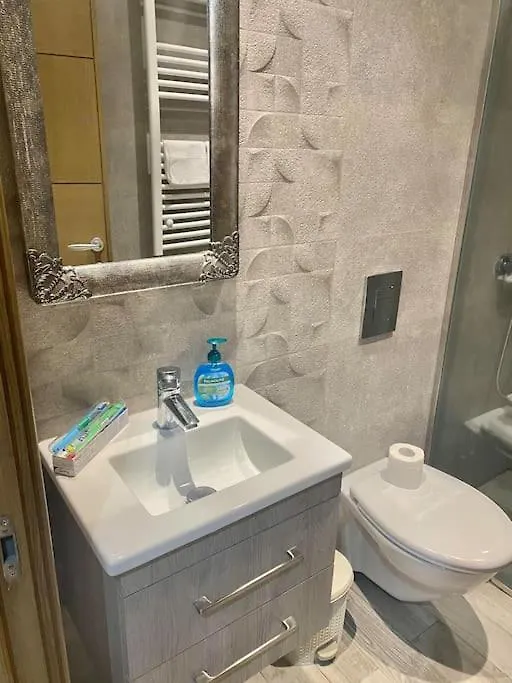 Apartment Logement Entier: Appartement. Jardins De Carthage Tunis Tunisia